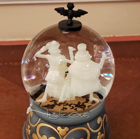 DISNEY PARKS HITCHHIKING GHOST MUSICAL SNOWGLOBE - Picture 5 of 7